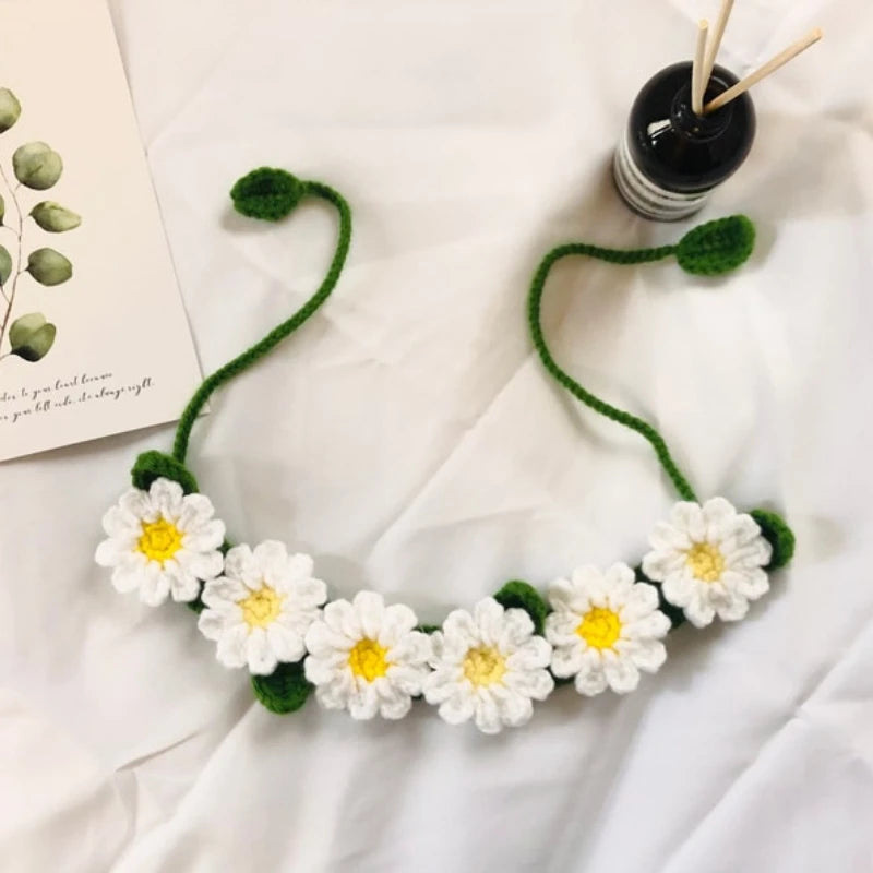 DaisyKnit™ Hand-Knitted Daisy Pet Necklace